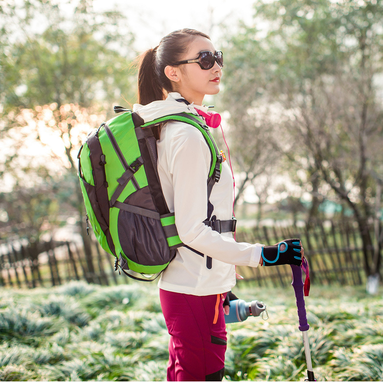 Large Capacity Hiking Backpack For Outdoor Travel And School_voghion.com