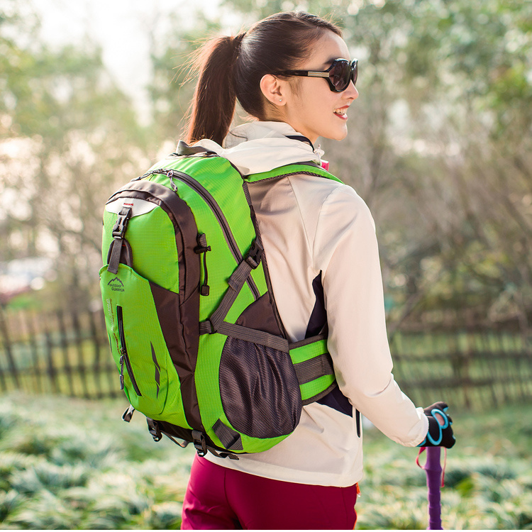 Large Capacity Hiking Backpack For Outdoor Travel And School_voghion.com